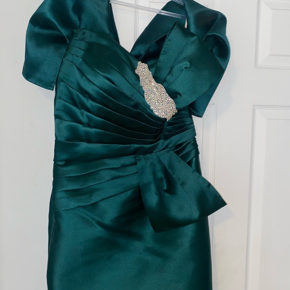 Mother of the bride/ groom formal dress .Cameron Blake Mon Cheri. - Picture 7 of 8